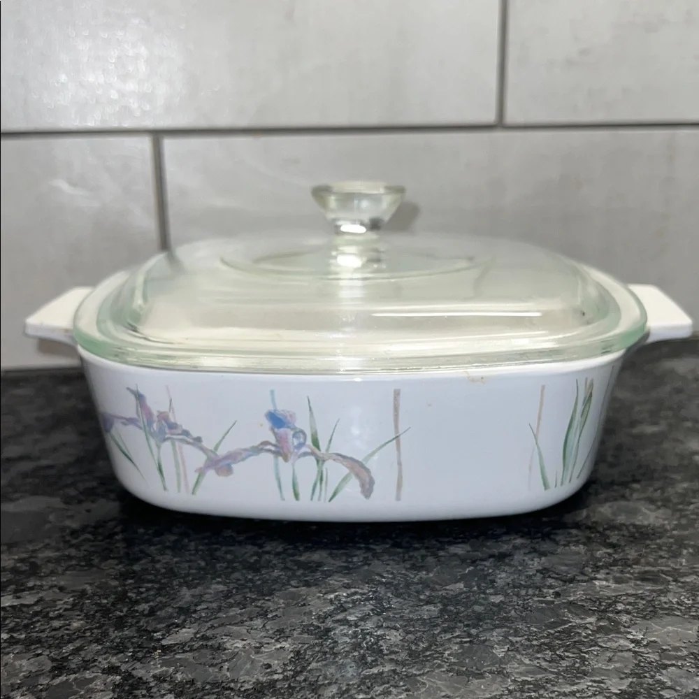 Corningware Shadow Iris 1 Ltr Glass Casserole Dish with lid Exc condition.